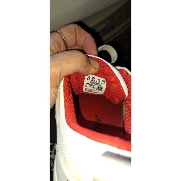 Big Kids Size 6.5 PUMA Rebound Layup Lo Low Top White/Red/Black 370490-01 - Picture 6 of 7